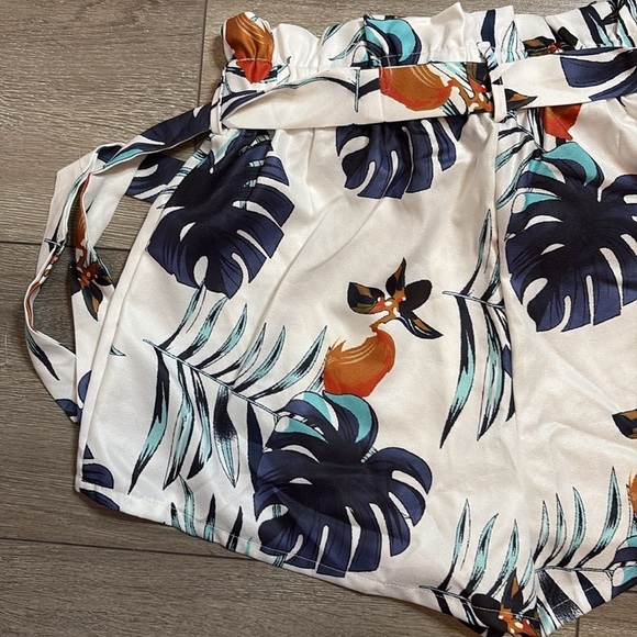 SM134 SHEIN floral belted shorts - Picture 6 of 7